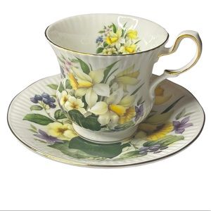 Vintage Queens Floral Tea Cup & Saucer flowers Bone china England